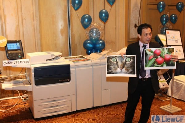 Mr. Lee Chin Guan, Marketing Senior Manager of Fuji Xerox Asia Pacific, showcase colour management printer