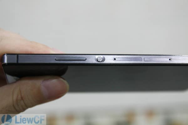 Huawei Ascend P7 volume rocker, power button, microSD slot, SIM